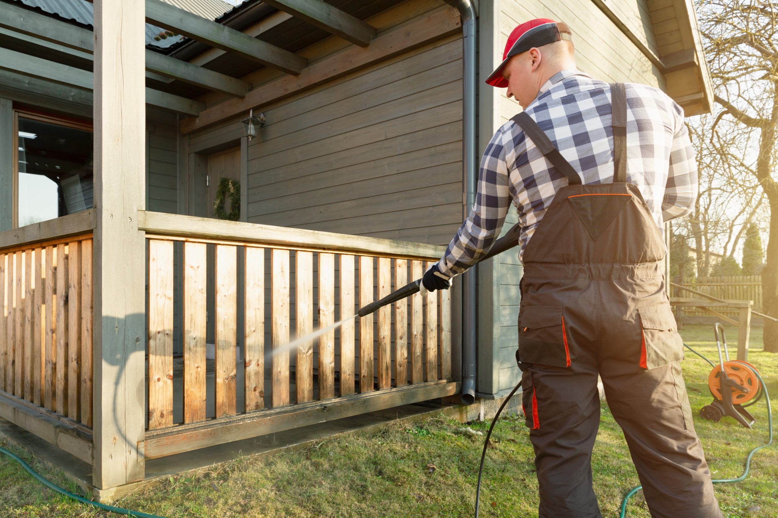 5 Benefits of Professionally Pressure Washing Your Home in Palm Valley